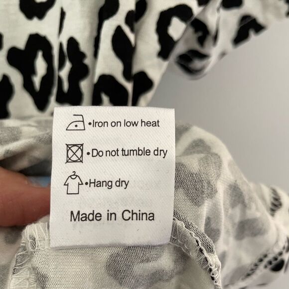 Cold Shoulder Leopard Print Top new size small - Picture 6 of 8